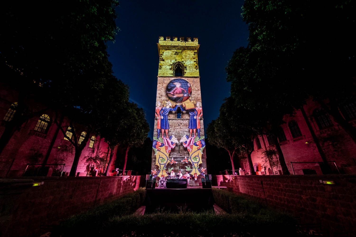 El concierto videomapping en la Torre de Don Fadrique del Espacio Santa Clara de Sevilla