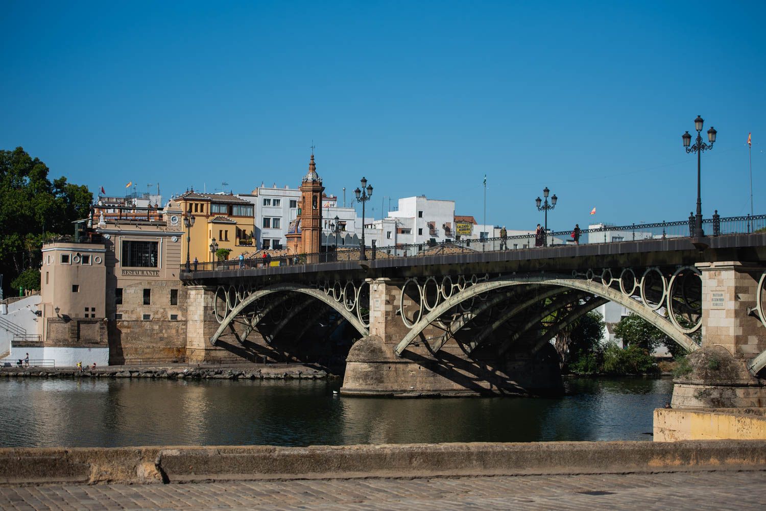 El puente de Triana de Sevilla, en una imagen reciente.