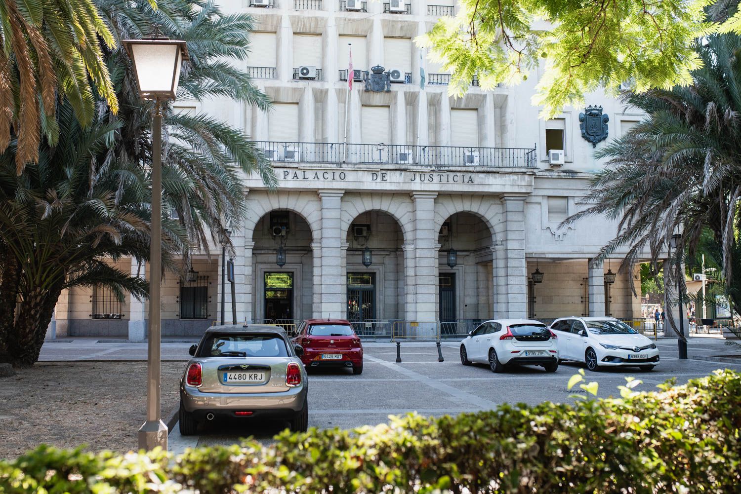 La Audiencia Provincial de Sevilla en el Prado de San Sebastián. La Audiencia Provincial de Sevilla en el Prado de San Sebastián.