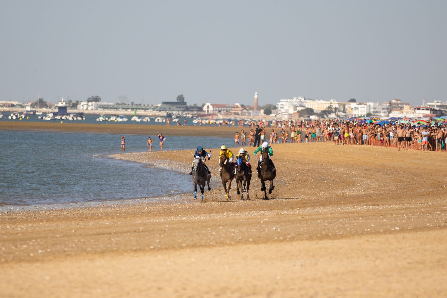 Segunda jornada del primer ciclo de las carreras de caballos en Sanlúcar