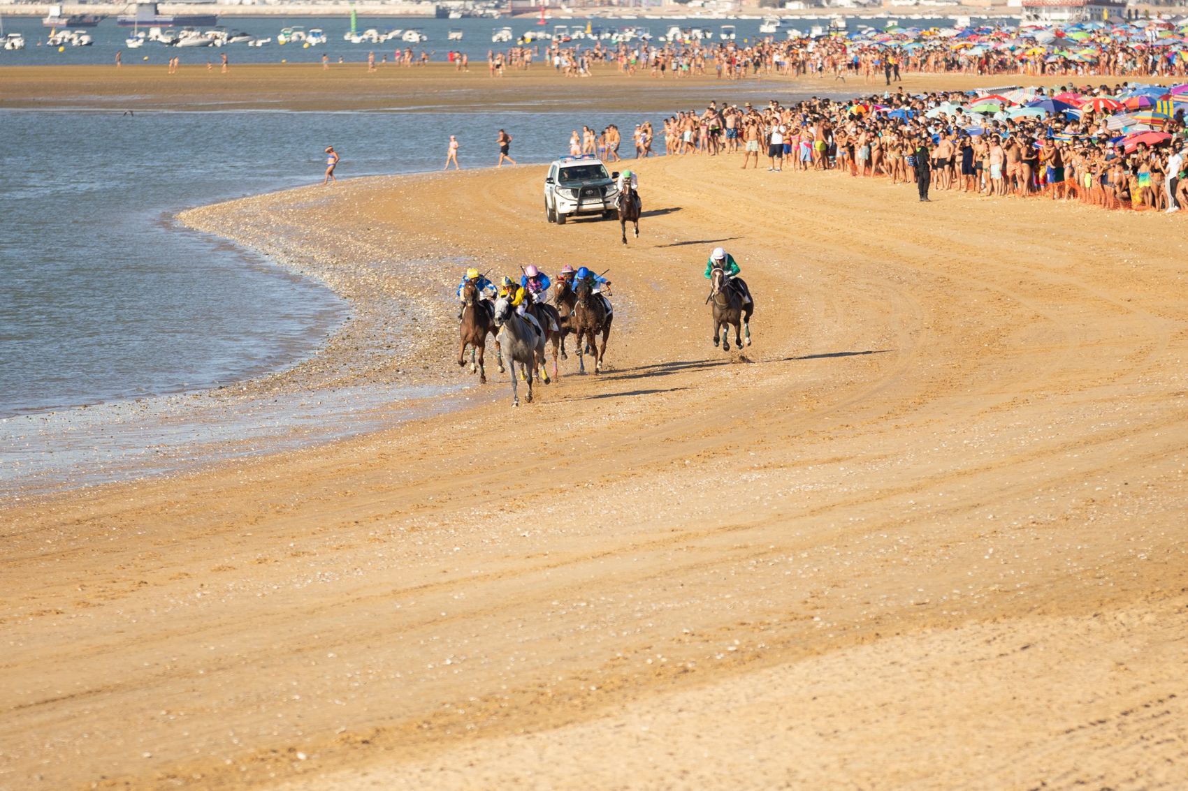 Segunda jornada del primer ciclo de las carreras de caballos en Sanlúcar