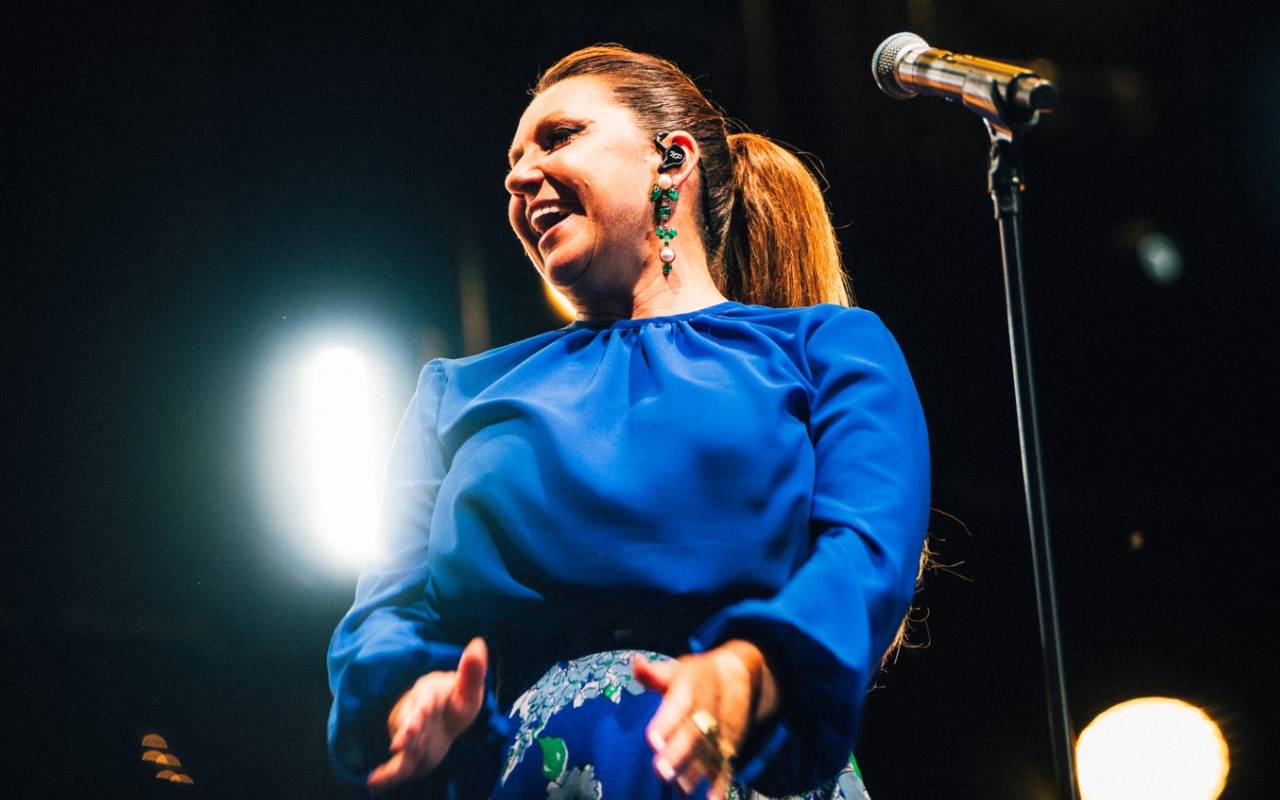 Niña Pastori durante su concierto de este viernes en El Puerto, en una imagen compartida por Cabaret Festival en redes sociales.