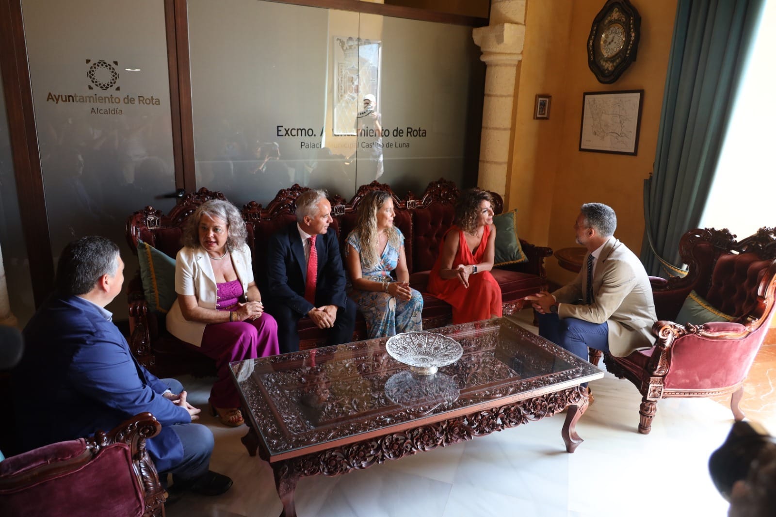María Jesús Montero junto a Javier Ruiz en el Ayuntamiento de Rota. María Jesús Montero junto a Javier Ruiz en el Ayuntamiento de Rota.