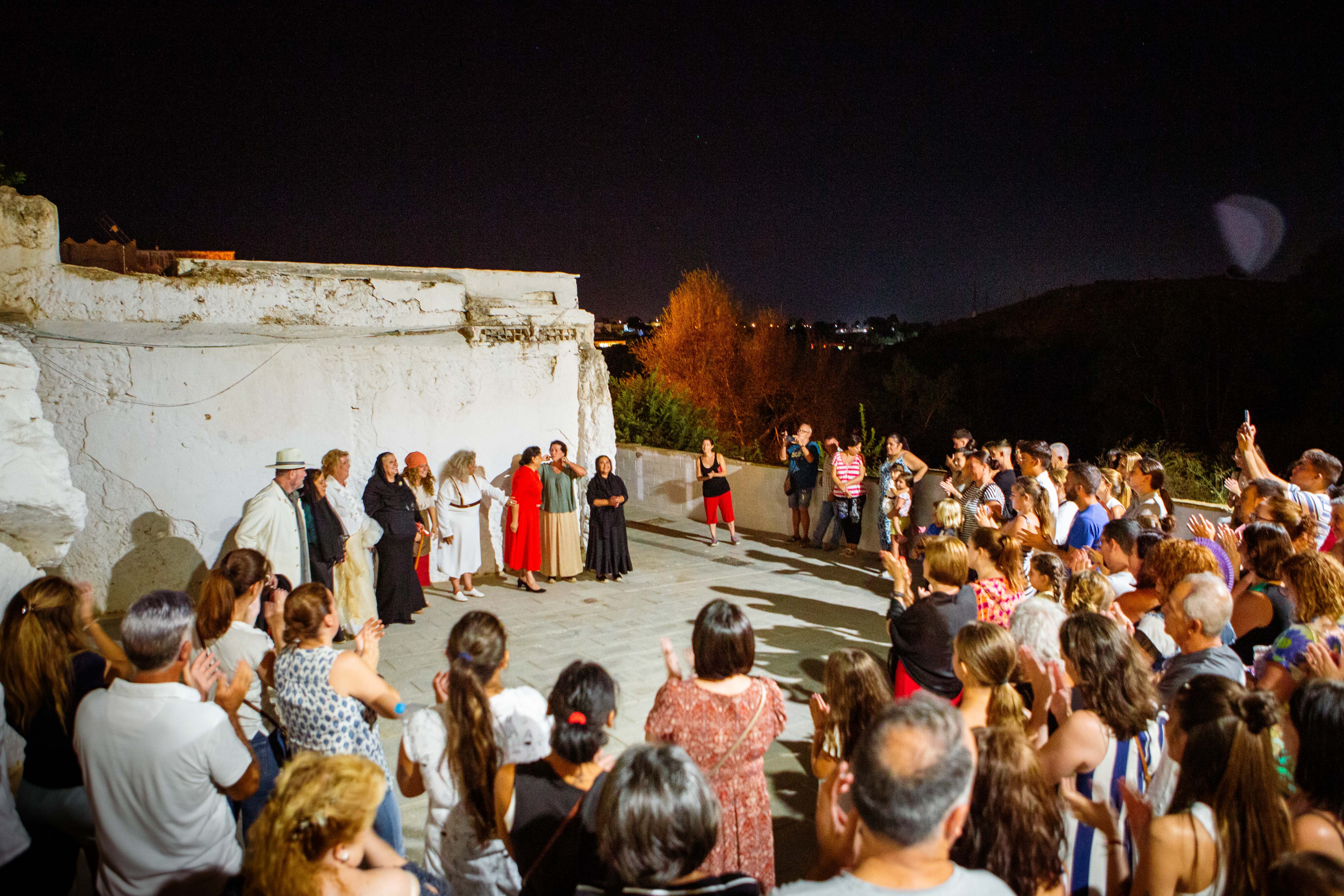 Ambiente en la representación de Lorca en San Miguel.