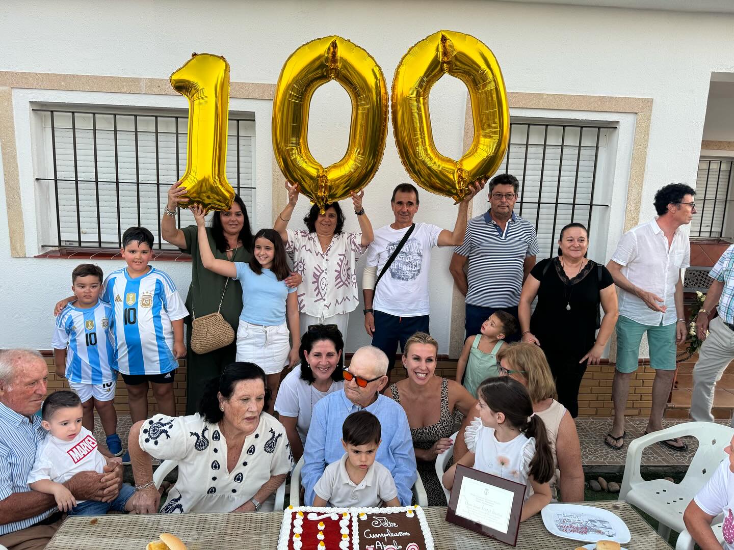 El cumpleaños de José Vidal, un sanluqueño en el 'club' de los 100 años de vida.