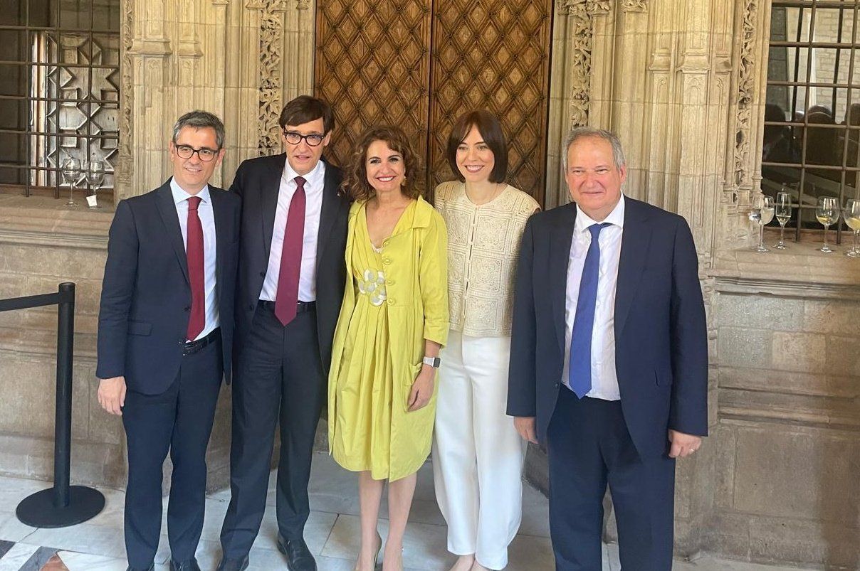 Montero, en la investidura de Illa como presidente catalán.