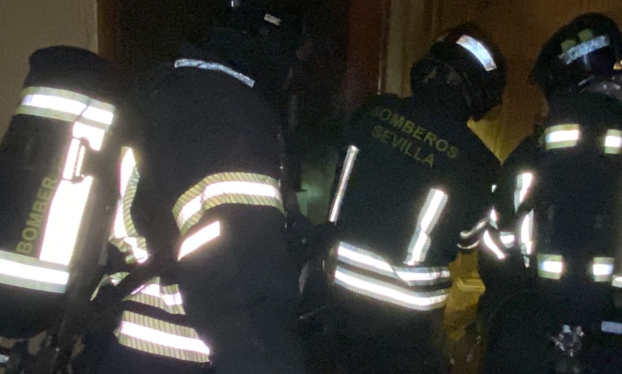Bomberos, en incendios en Sevilla por incendios de aires acondicionados.