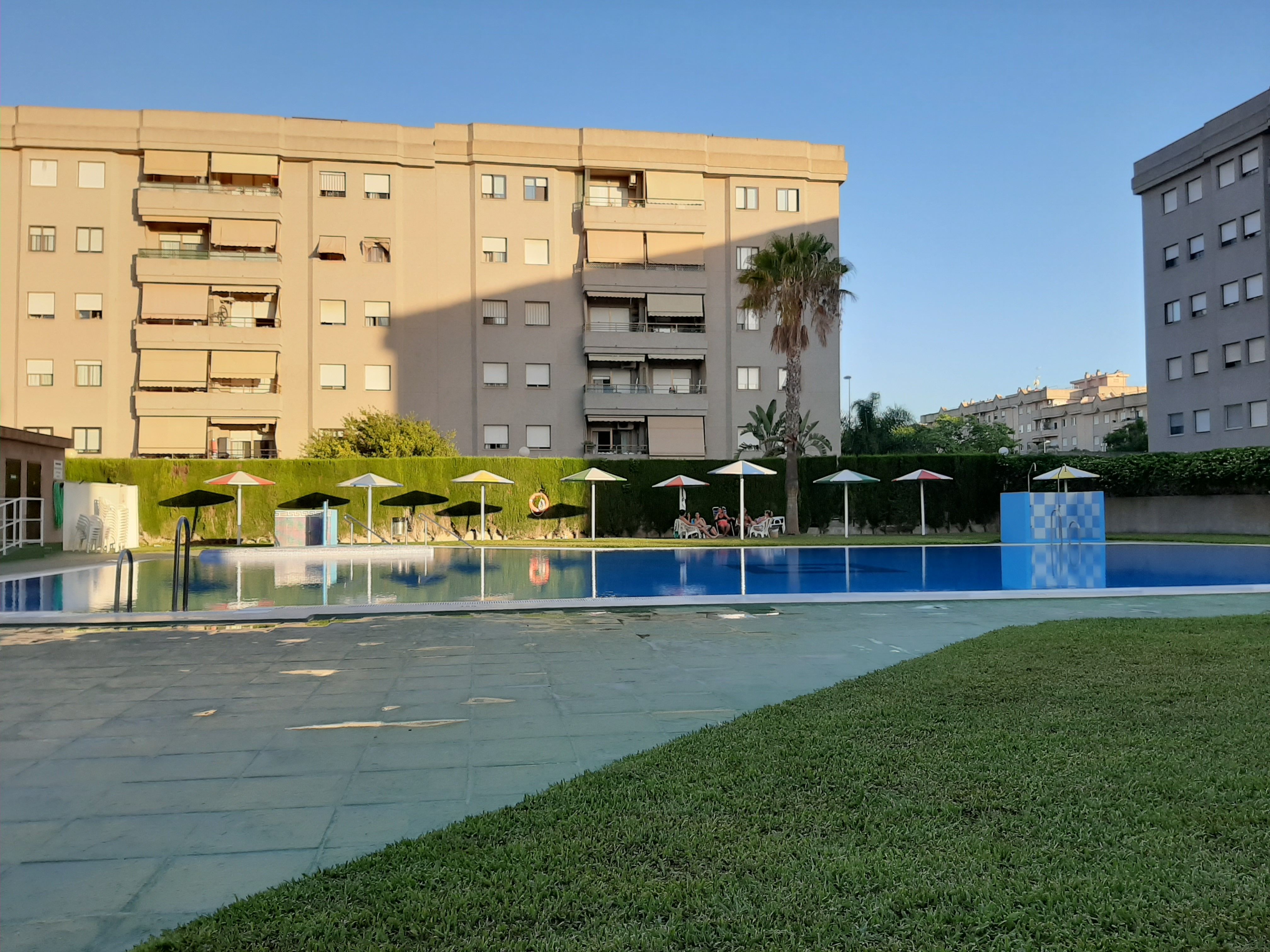 Sigo esperando. La piscina de la fase IV de la urbanización de VPO Chapín.