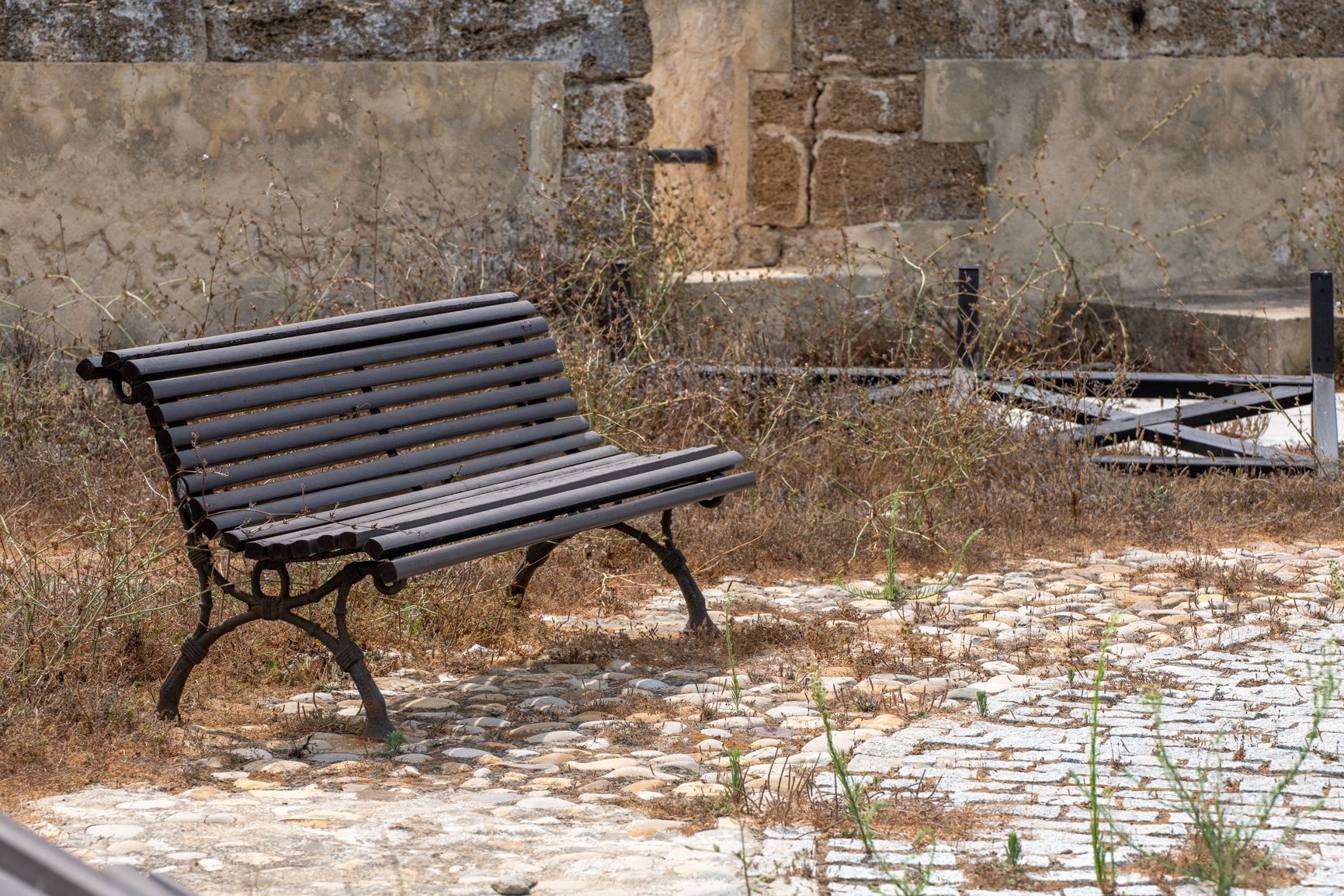 Un banco en las Puertas de Tierra 