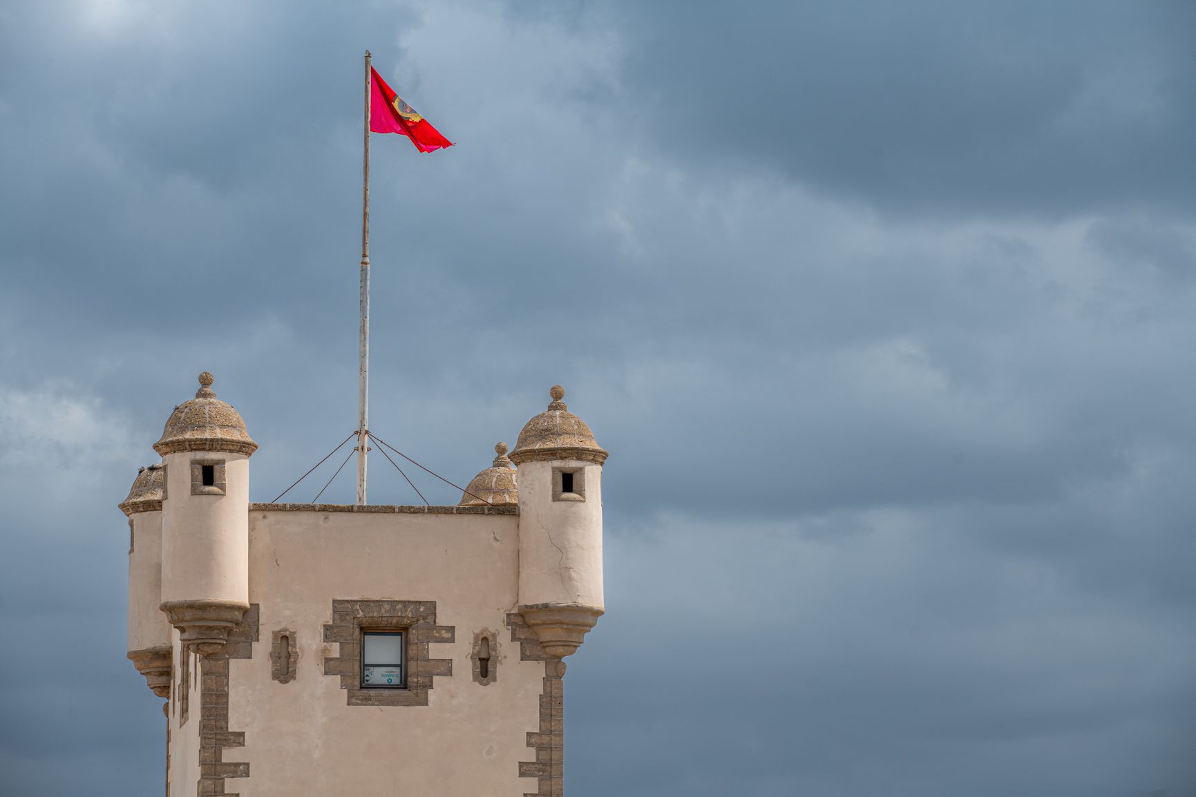 La bandera de Cádiz en las Puertas de Tierra 