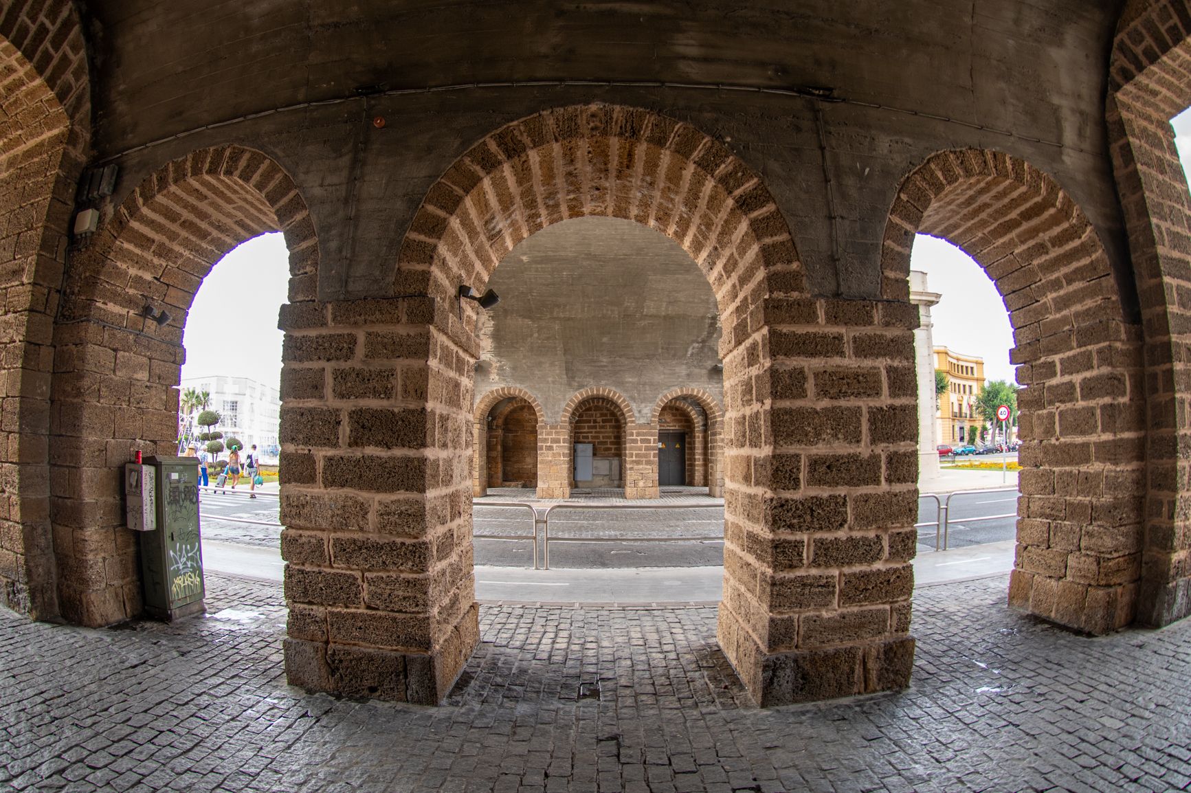 Puertas de Tierra desde abajo