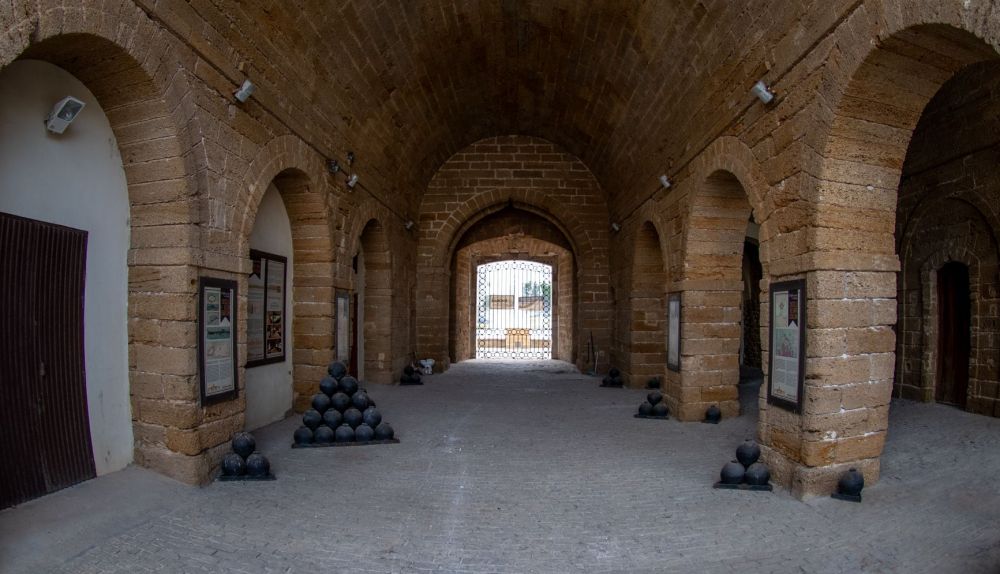 El interior de las Puertas de Tierra