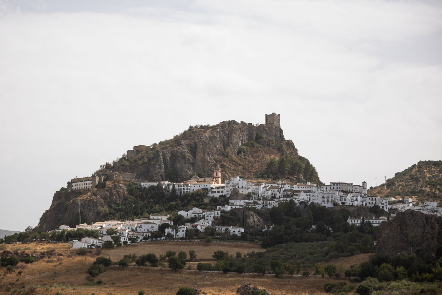 El imponente pueblo de Zahara de la Sierra