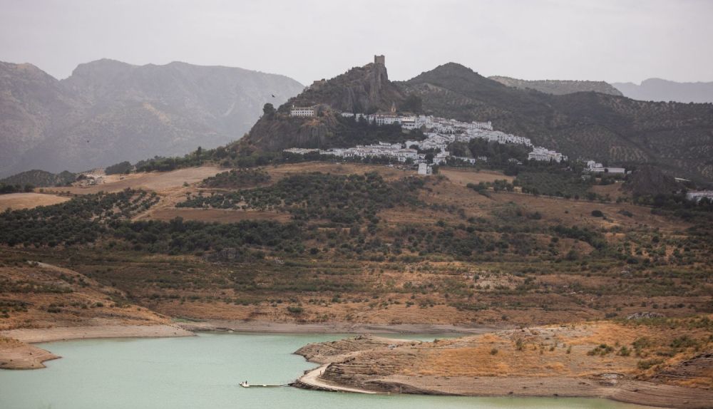 Zahara de la Sierra, un de los pueblos declarados de los Más Bonitos de España. 