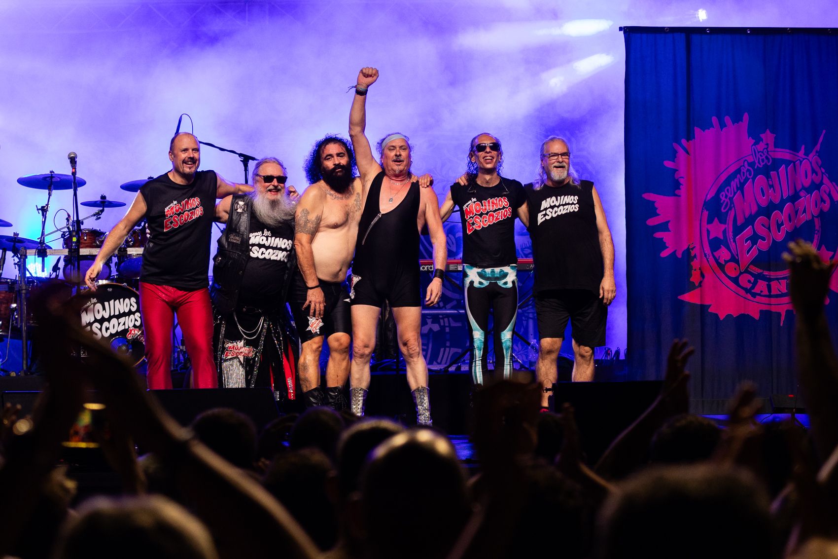 Los Mojinos Escocios al final del concierto