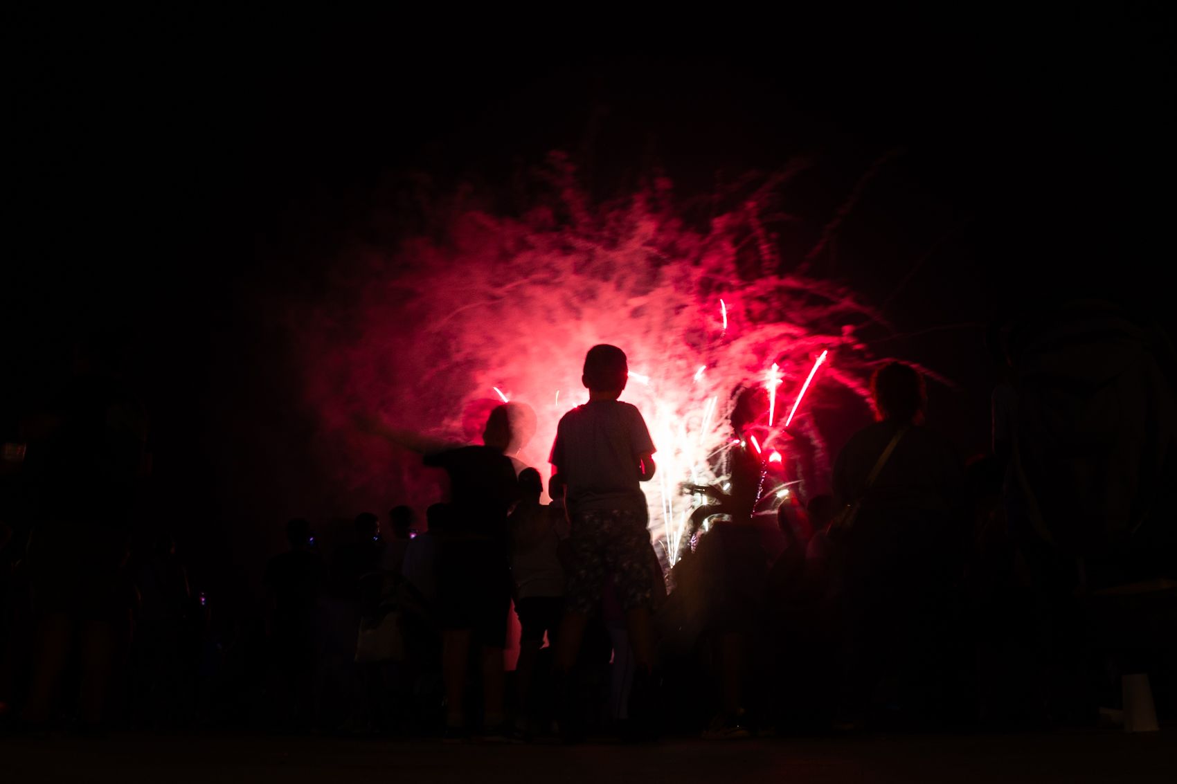 Fuegos artificiales en la provincia de Cádiz en una imagen de archivo. Fuegos artificiales en la provincia de Cádiz en una imagen de archivo.