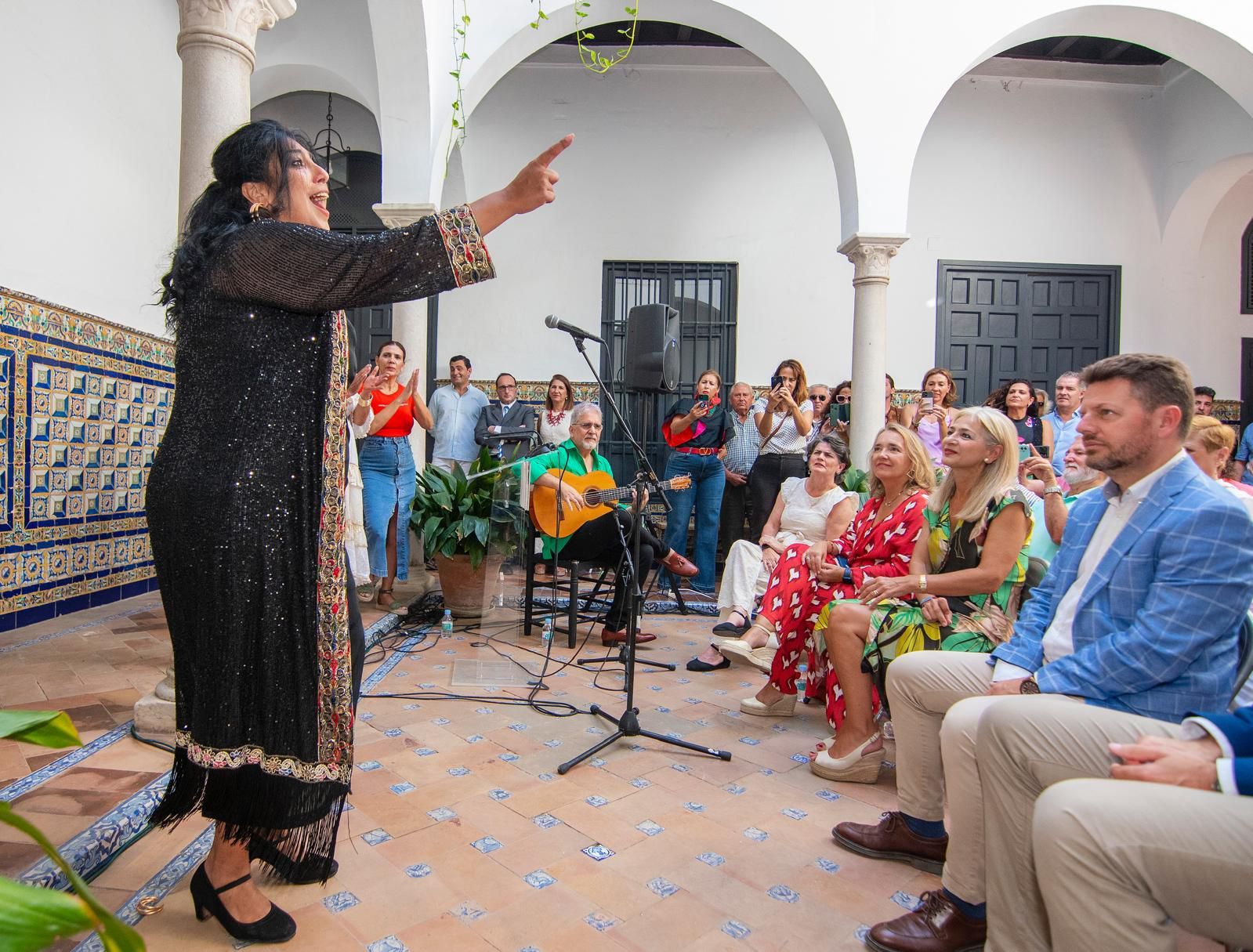 Cerca de doscientas funciones en Andalucía en el Circuito Andaluz de Peñas. Actuación en el acto de presentación en el IAF.