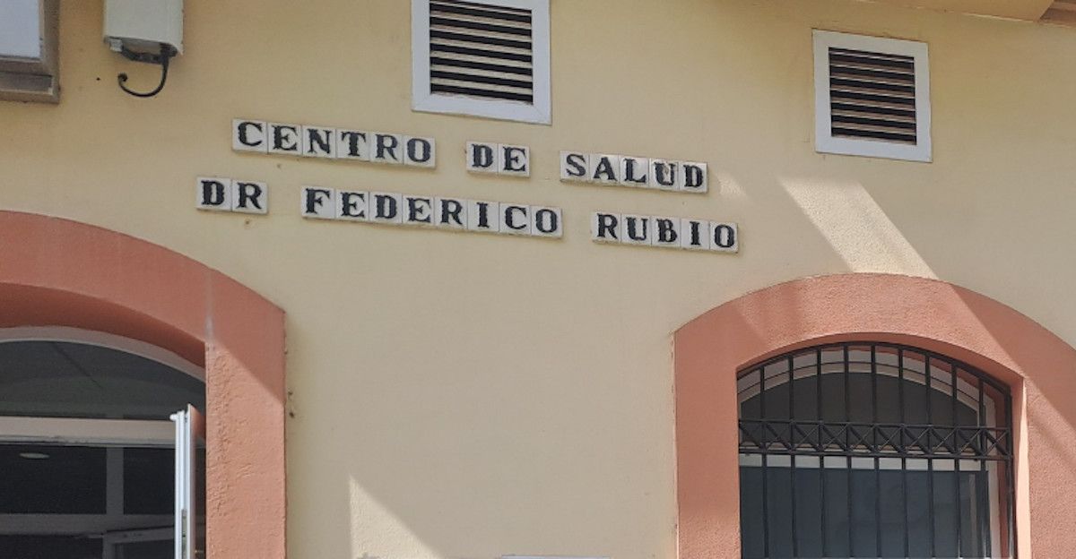Imagen de la fachada del centro de salud Federico Rubio, donde ha tenido lugar la agresión, en El Puerto. Imagen de la fachada del centro de salud Federico Rubio, donde ha tenido lugar la agresión, en El Puerto.