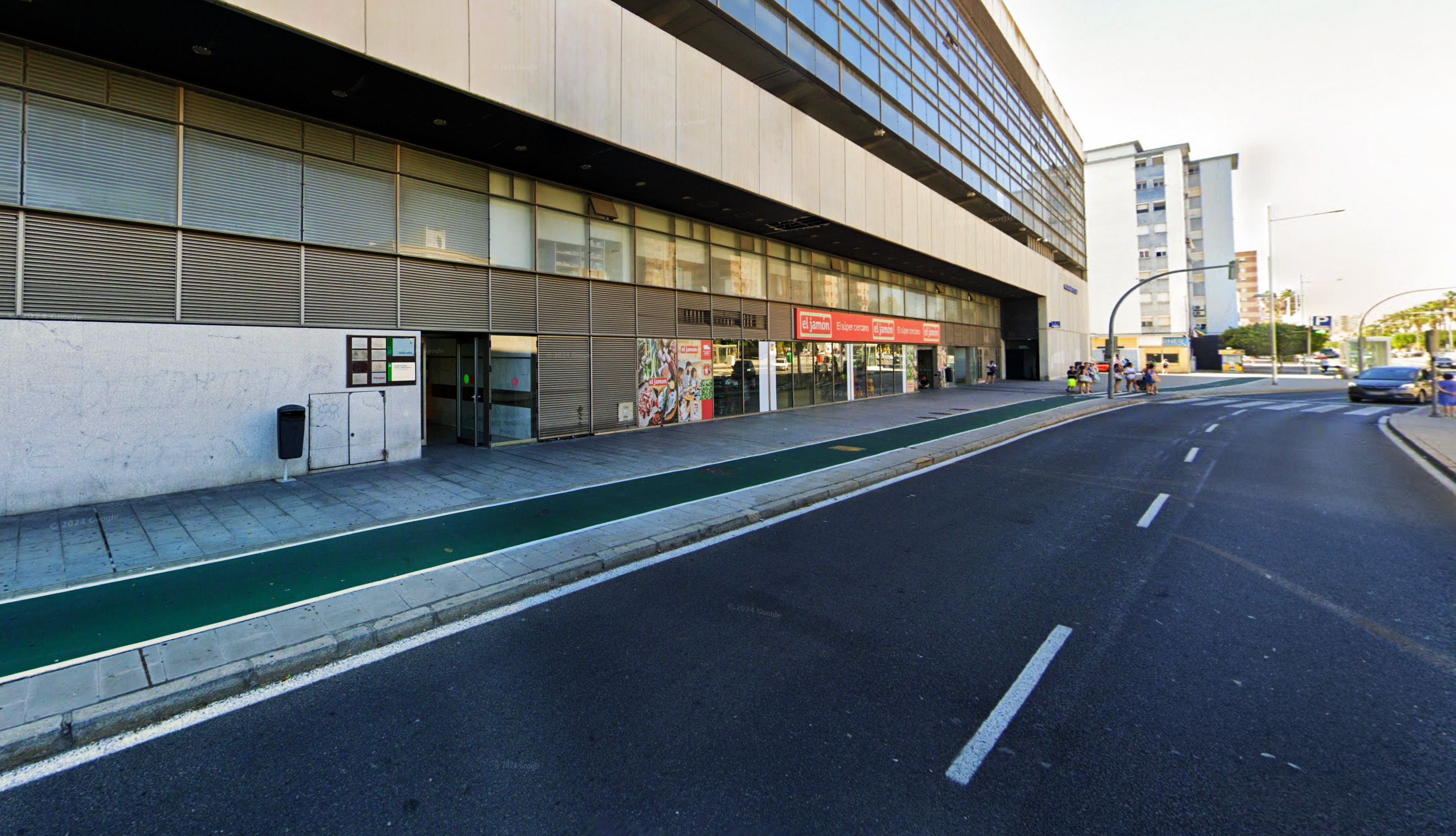 Acceso a la sede judicial en el estadio Nuevo Mirandilla de Cádiz.