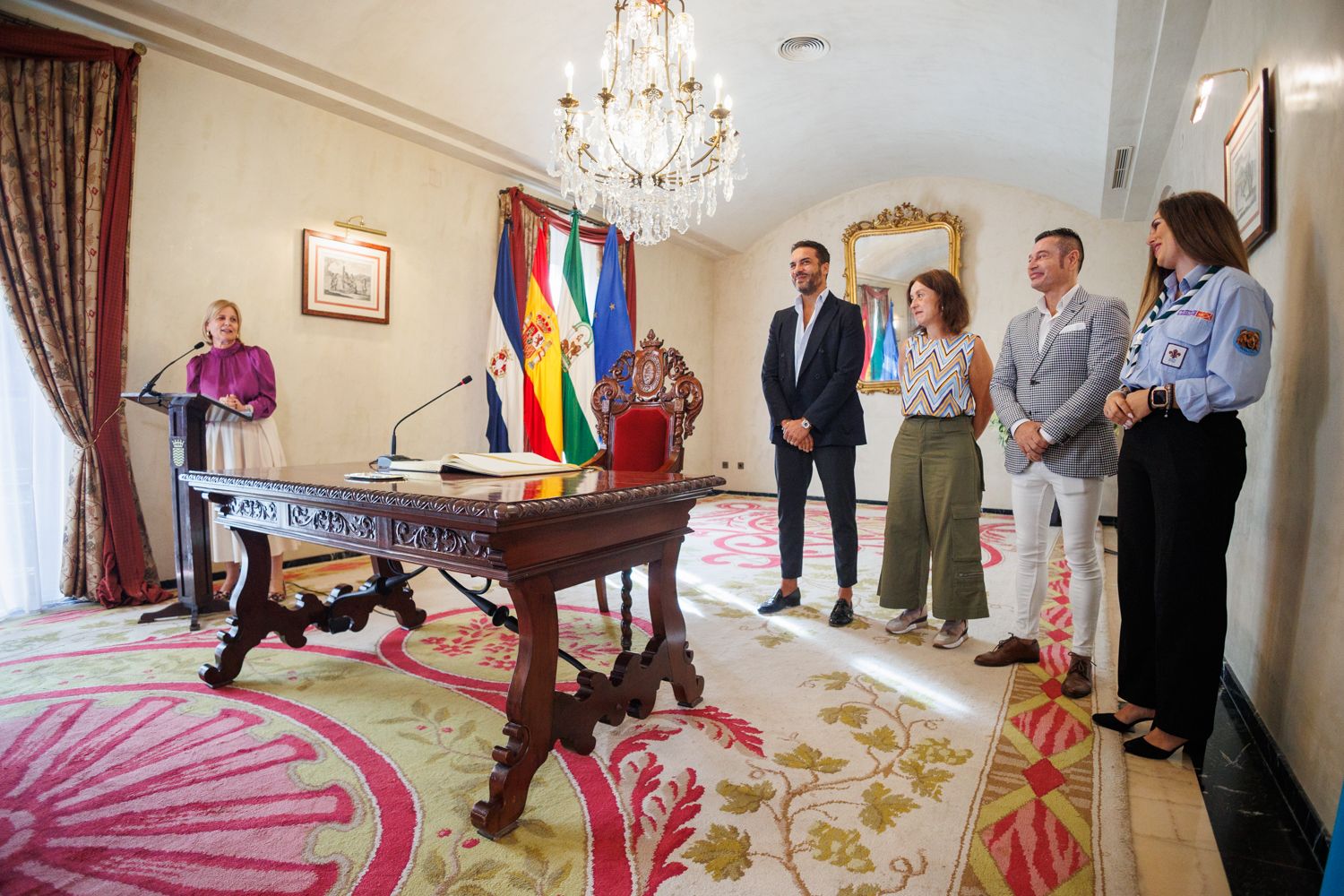 Los Reyes Magos y la Cartera Real de 2025 visitan el ayuntamiento de Jerez