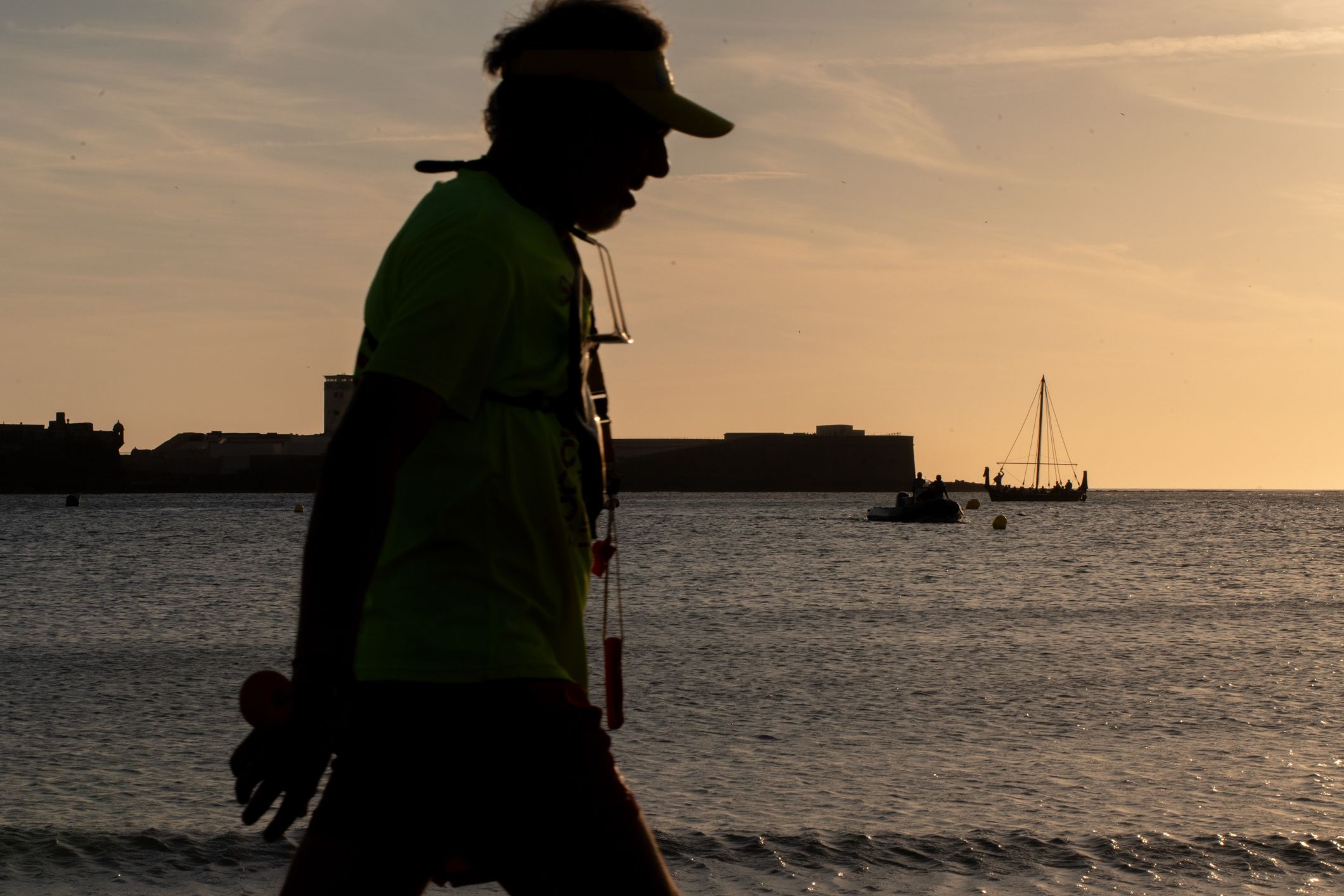 'Orgullos@s de nuestra historia', el pasacalles celebrado en Cádiz este viernes, en imágenes.