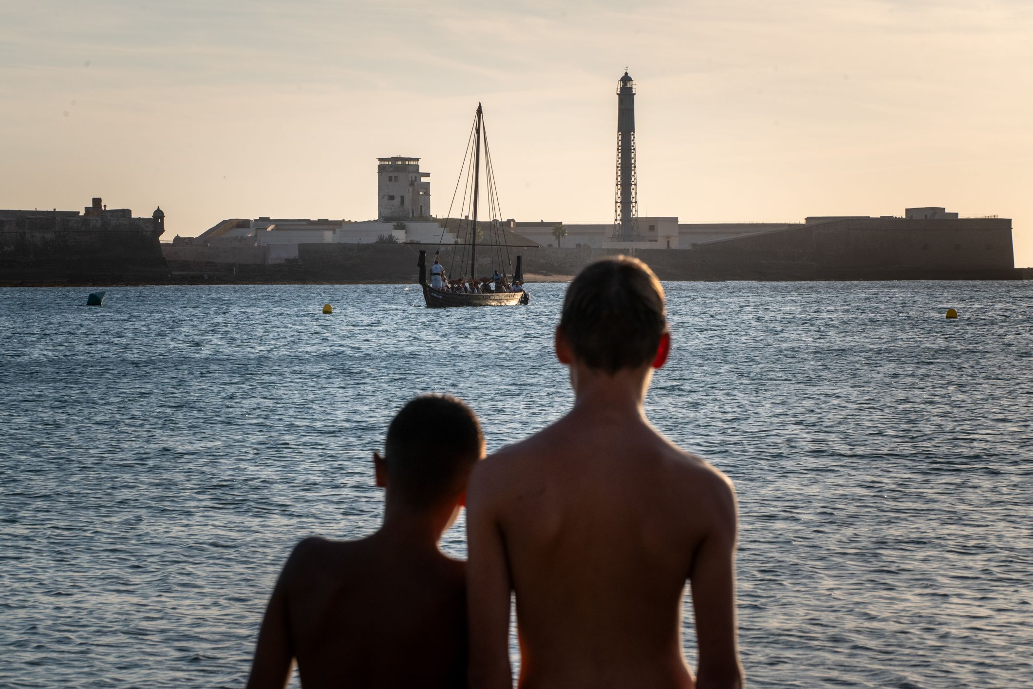 'Orgullos@s de nuestra historia', el pasacalles celebrado en Cádiz este viernes, en imágenes.