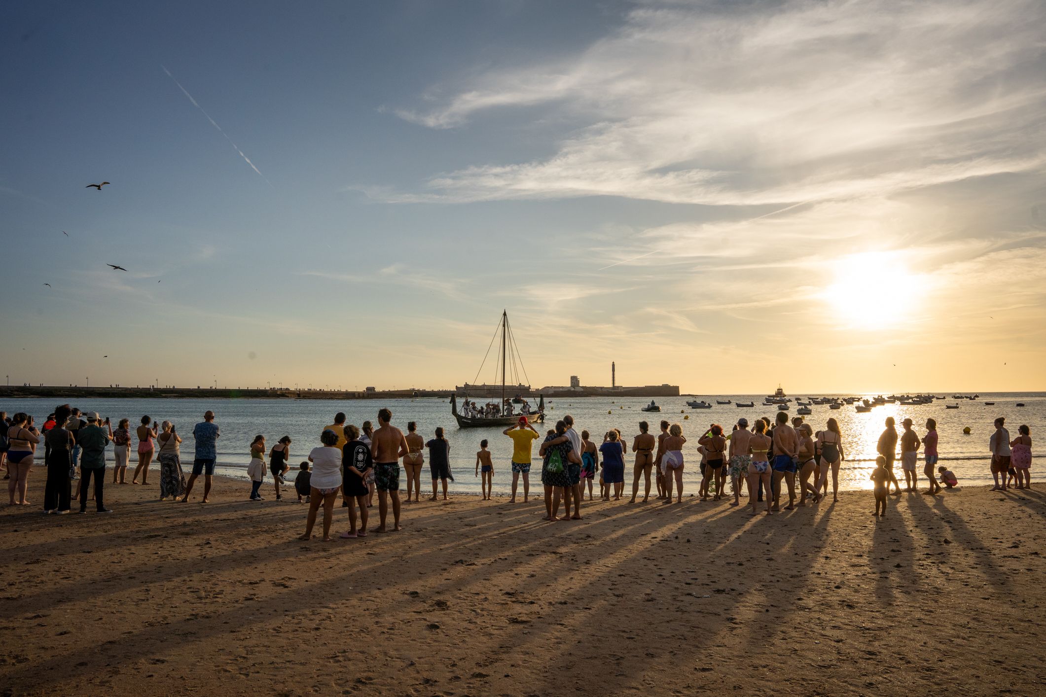 'Orgullos@s de nuestra historia', el pasacalles celebrado en Cádiz este viernes, en imágenes.