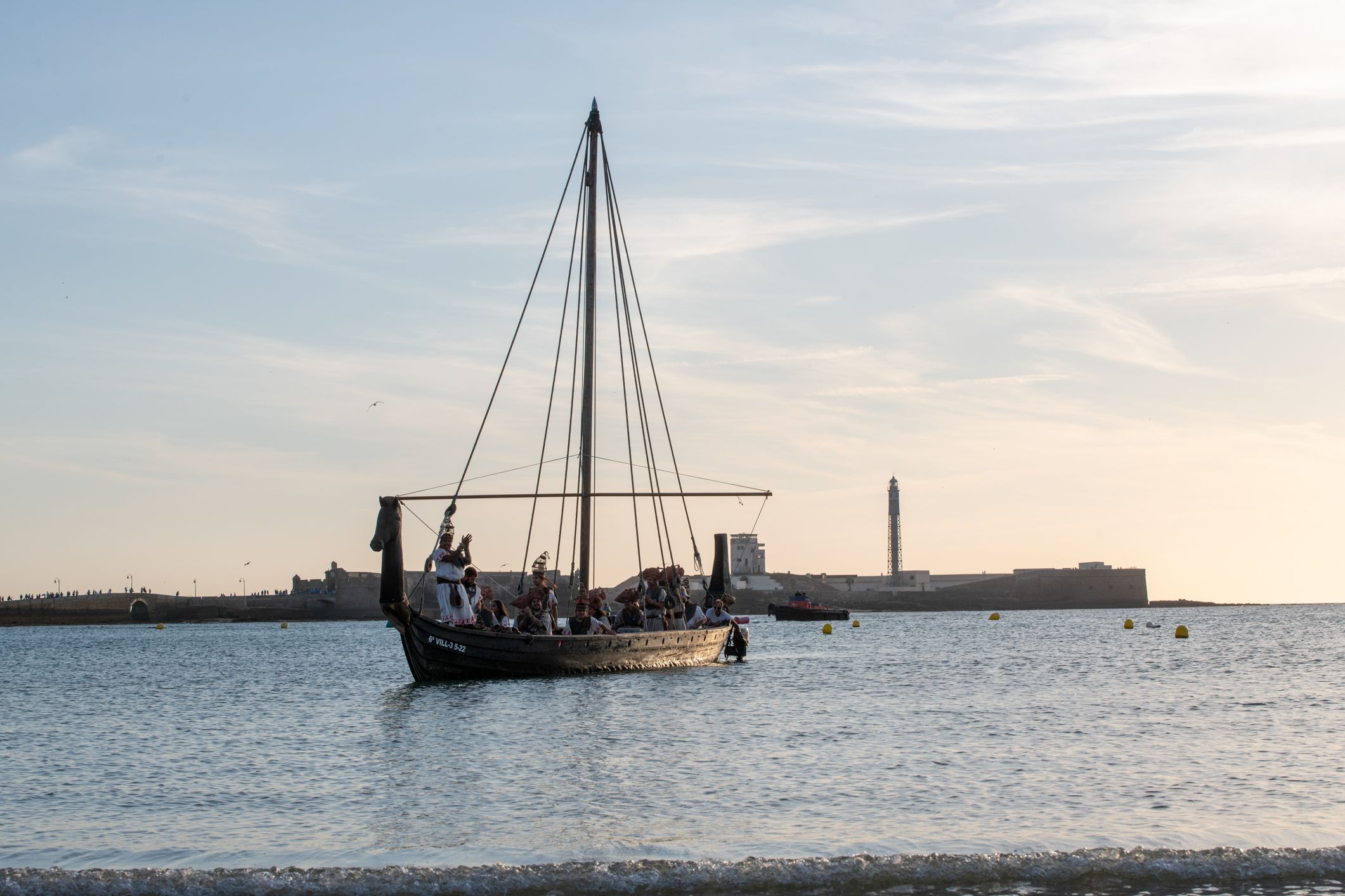 'Orgullos@s de nuestra historia', el pasacalles celebrado en Cádiz este viernes, en imágenes.