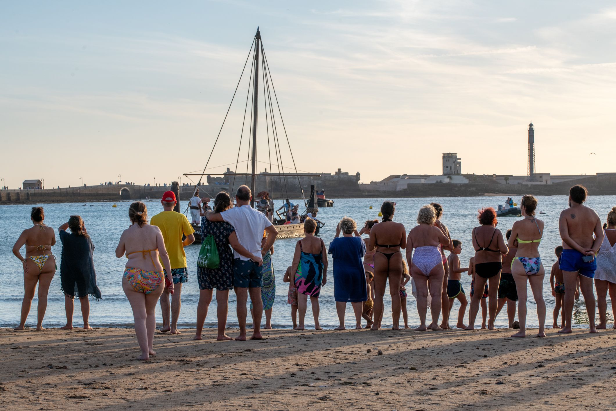'Orgullos@s de nuestra historia', el pasacalles celebrado en Cádiz este viernes, en imágenes.