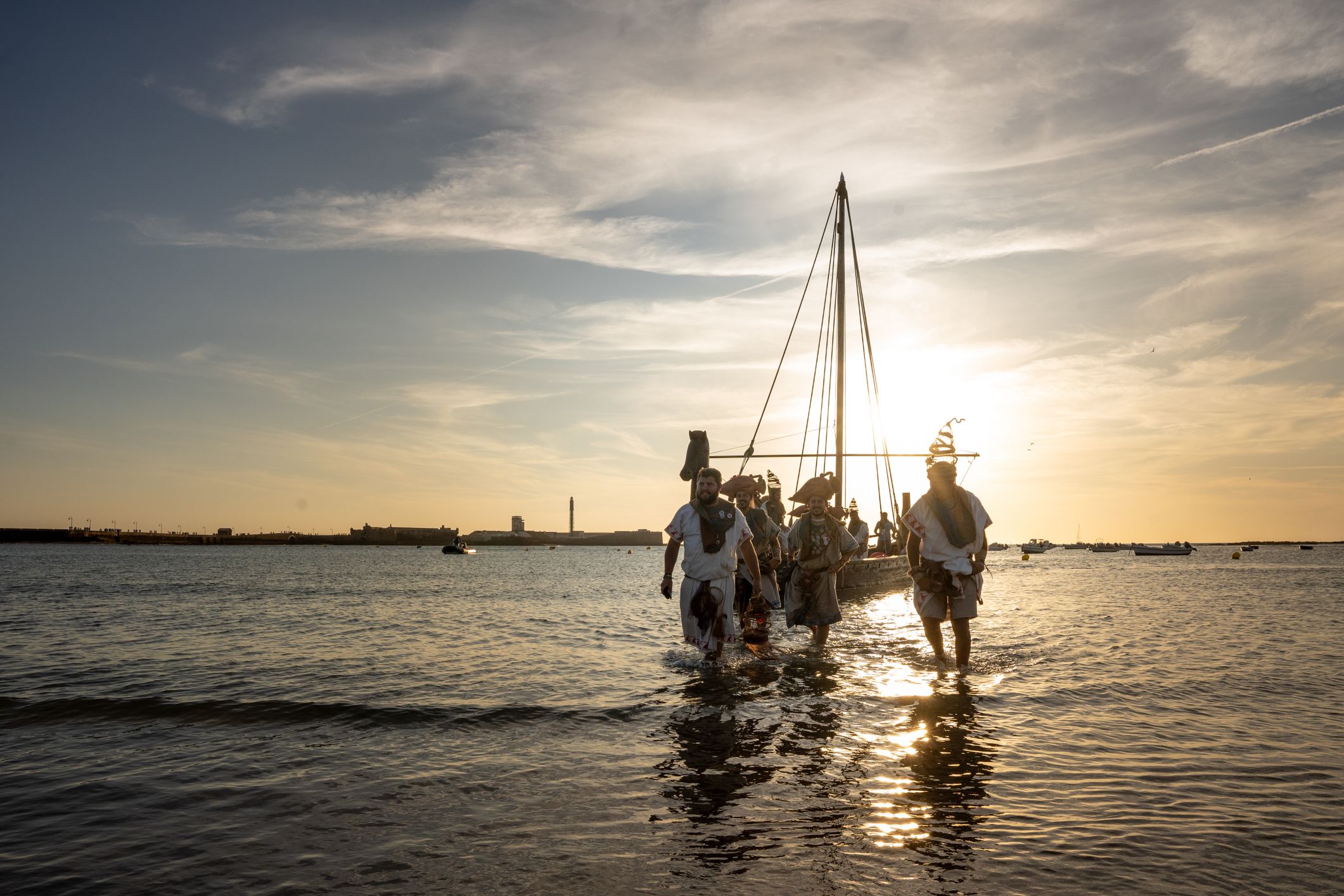 'Orgullos@s de nuestra historia', el pasacalles celebrado en Cádiz este viernes, en imágenes.