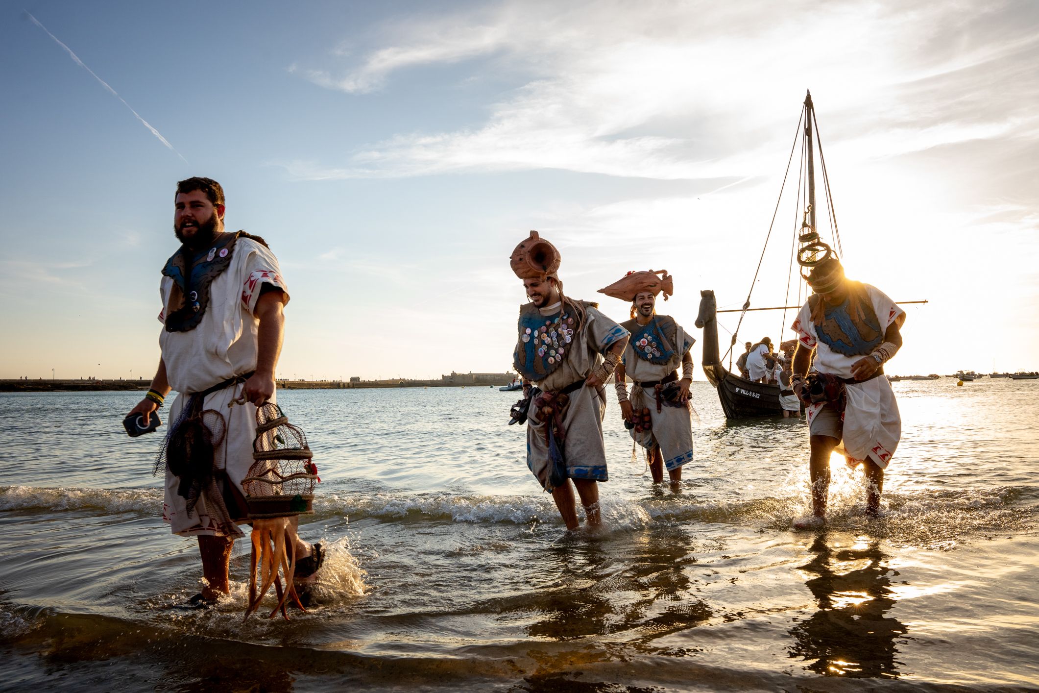 'Orgullos@s de nuestra historia', el pasacalles celebrado en Cádiz este viernes, en imágenes.