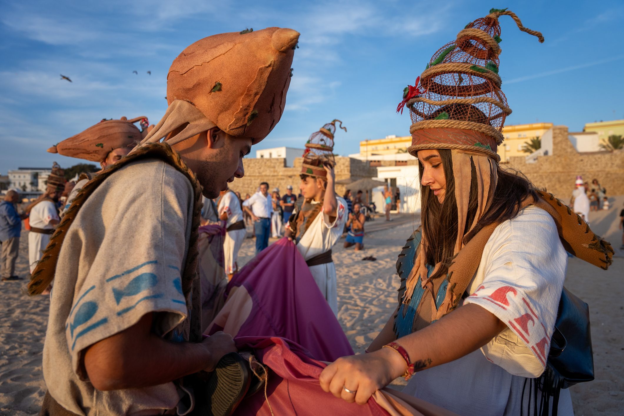 'Orgullos@s de nuestra historia', el pasacalles celebrado en Cádiz este viernes, en imágenes.