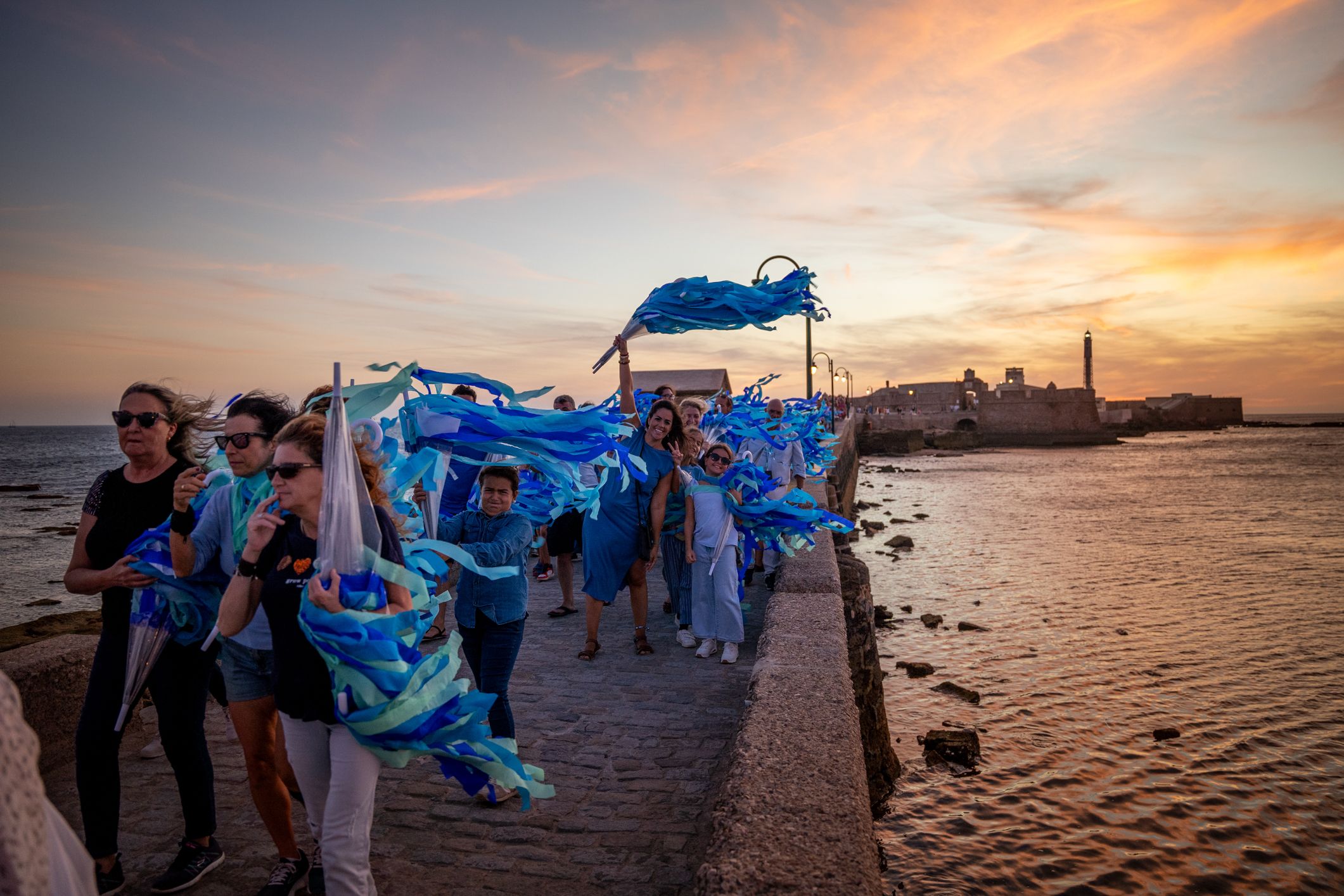 'Orgullos@s de nuestra historia', el pasacalles celebrado en Cádiz este viernes, en imágenes.