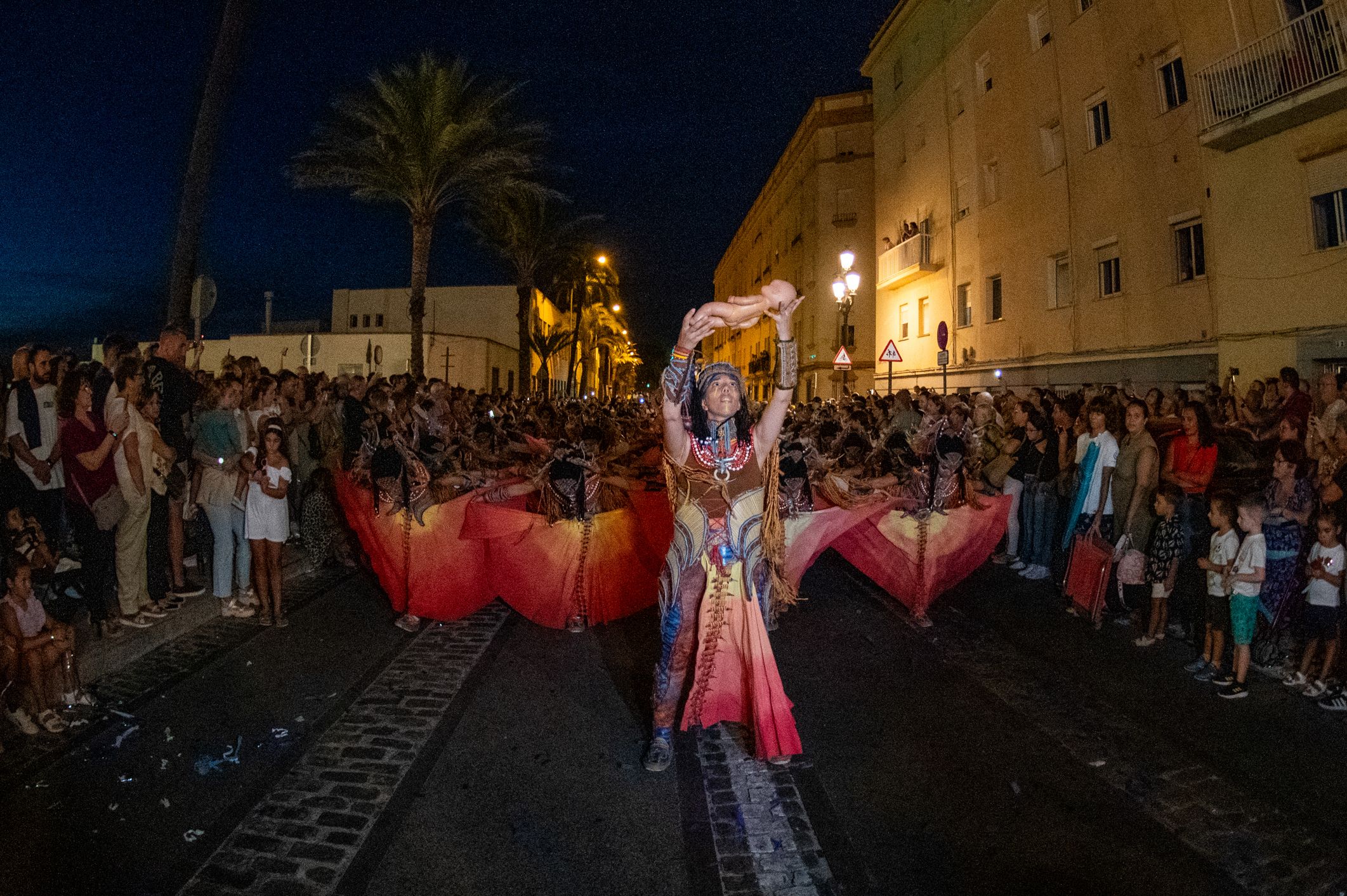 'Orgullos@s de nuestra historia', el pasacalles celebrado en Cádiz este viernes, en imágenes.