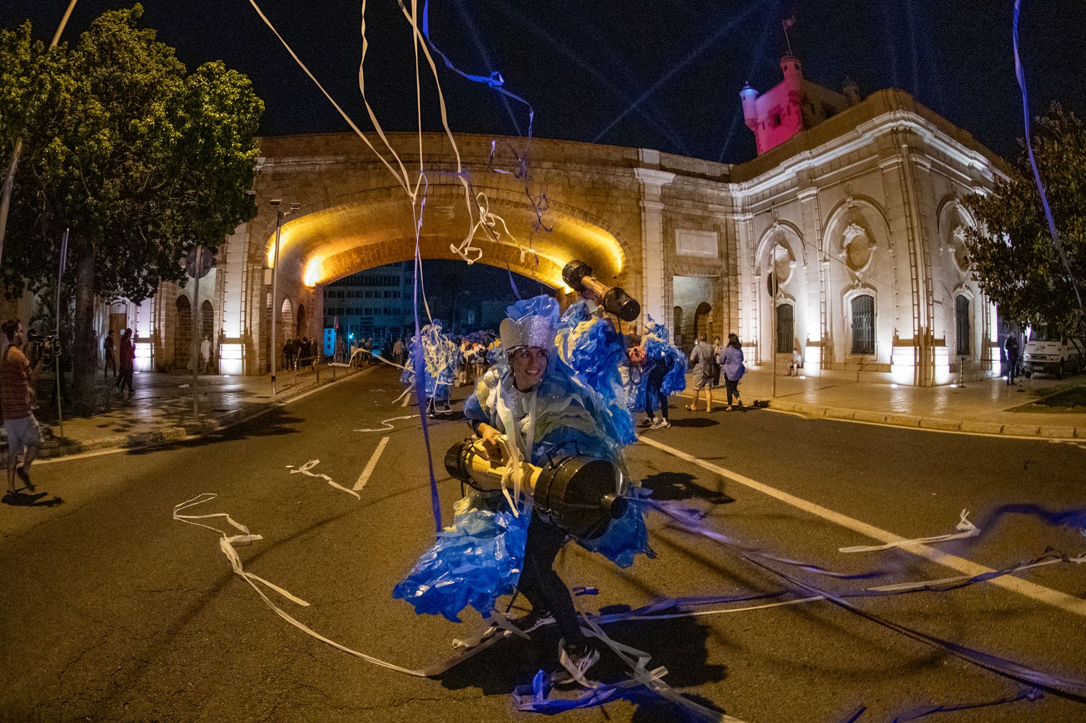 'Orgullos@s de nuestra historia', el pasacalles celebrado en Cádiz este viernes, en imágenes.