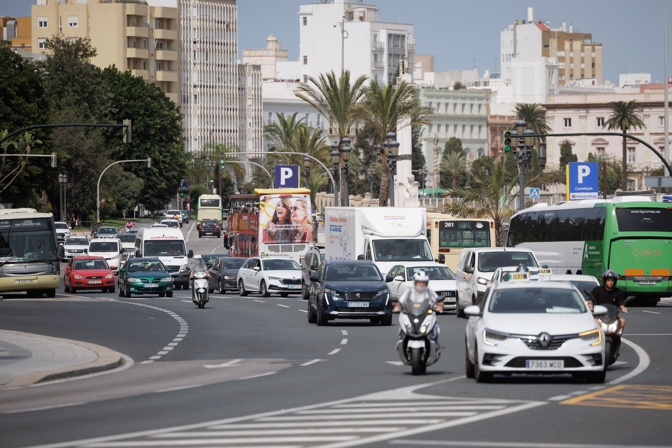 La avenida del Puerto, como toda la circunvalación del casco antiguo, queda fuera de la limitación.