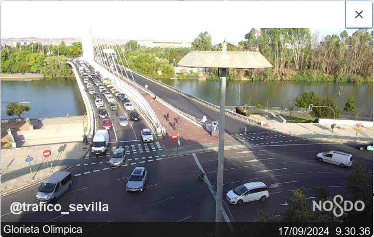 Uno de los atascos, en el puente del Alamillo.