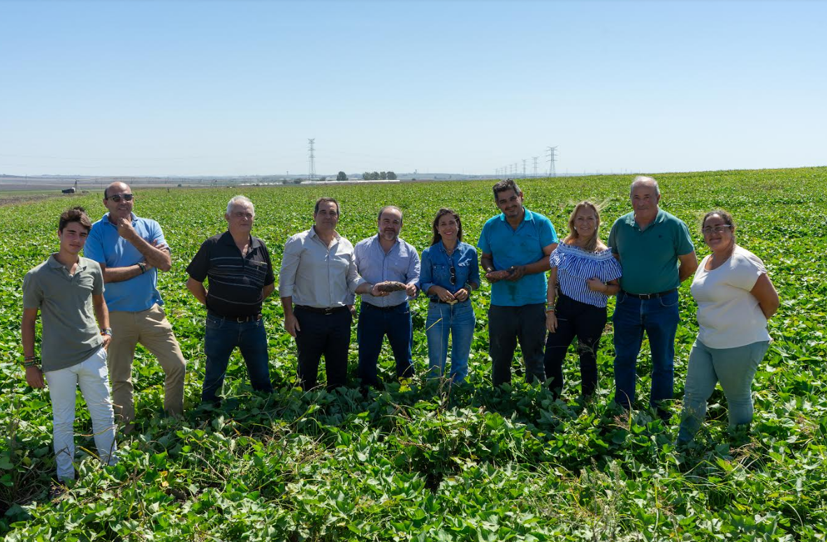 El portavoz de Agricultura del Grupo Popular en el Parlamento de Andalucía, Alberto Sanromán, ha visitado la provincia de Cádiz y defiende las políticas de la Junta.