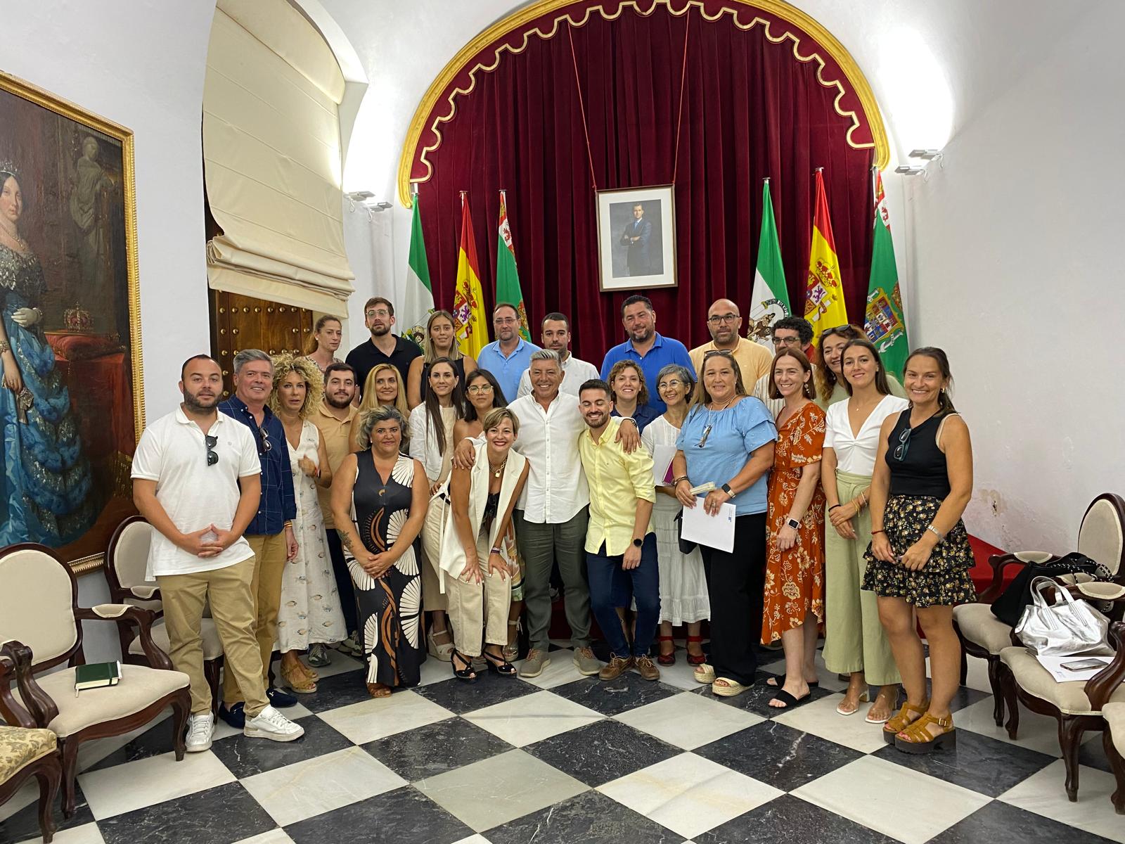 Mejorar la vida de sus localidades, un concurso de ideas. El diputado provincial con responsables de Juventud.