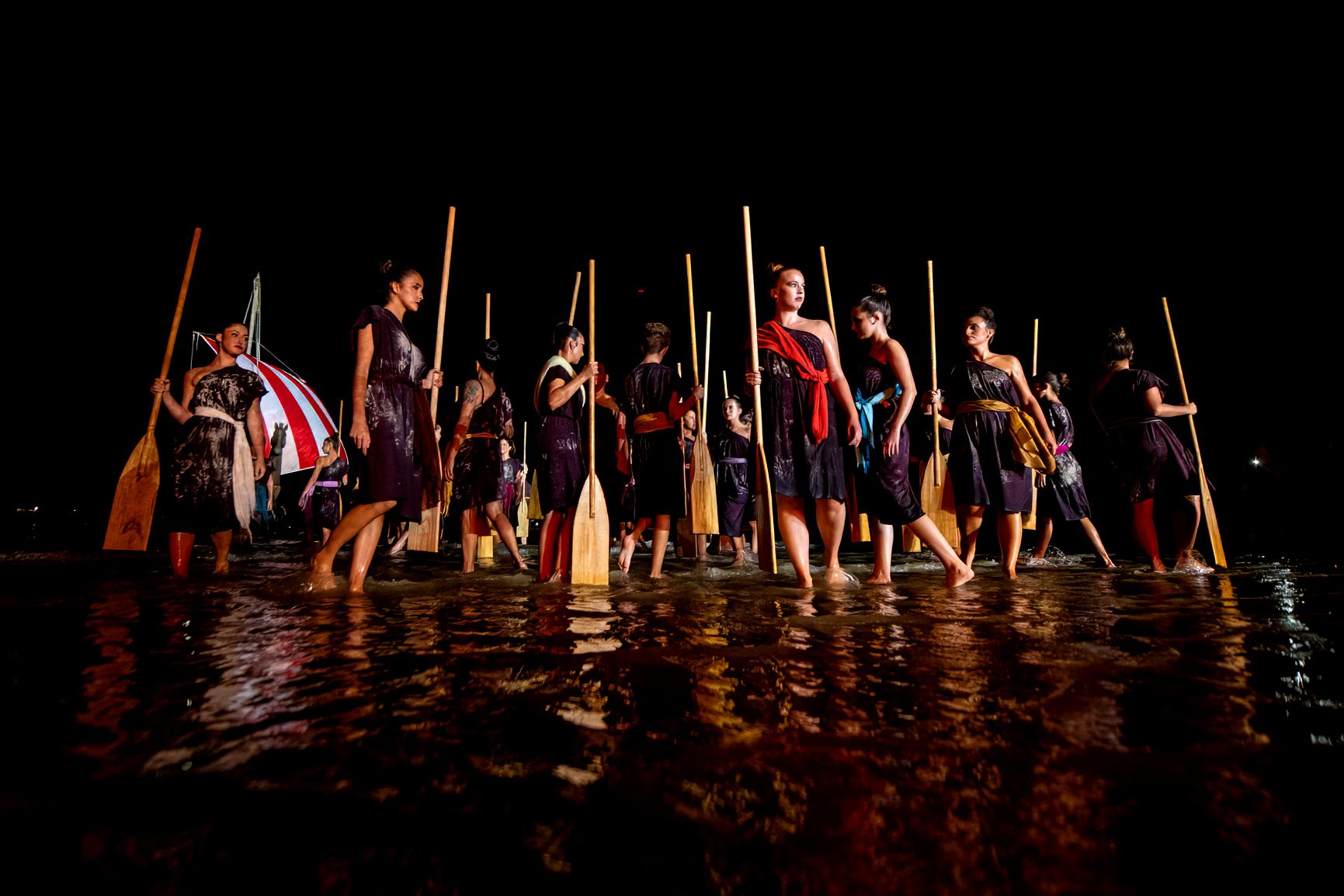 Los fenicios desembarcan en Cádiz: La Caleta y los gaditanos caen ante la fuerza de los baus