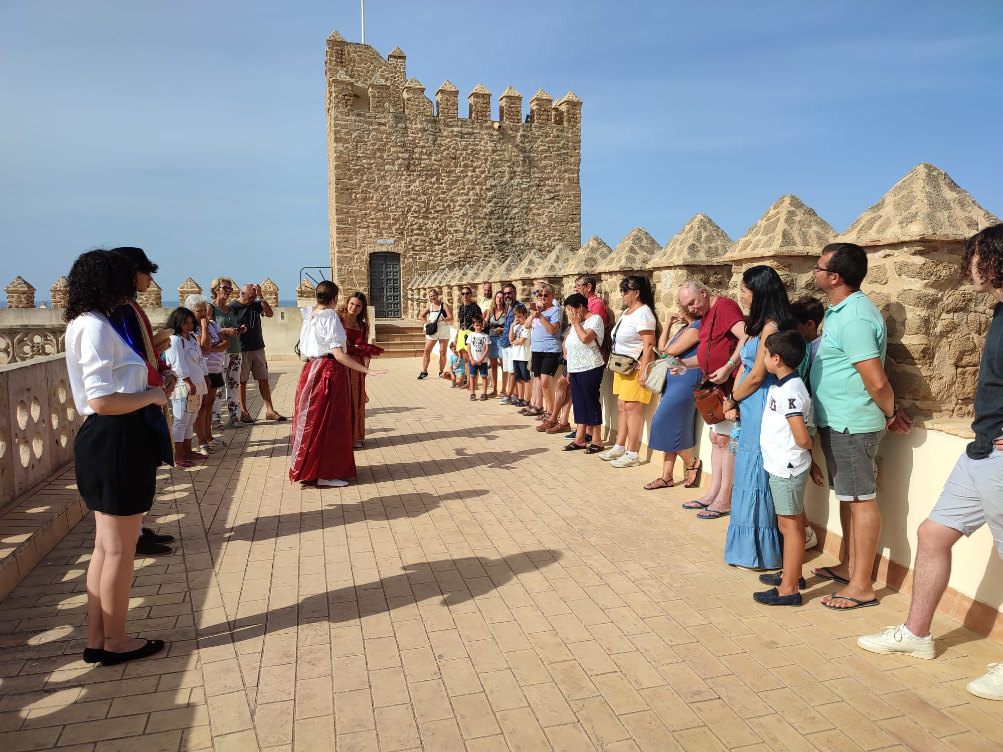 Una visita guiada la Castillo de Luna en Rota. Una visita guiada la Castillo de Luna en Rota.