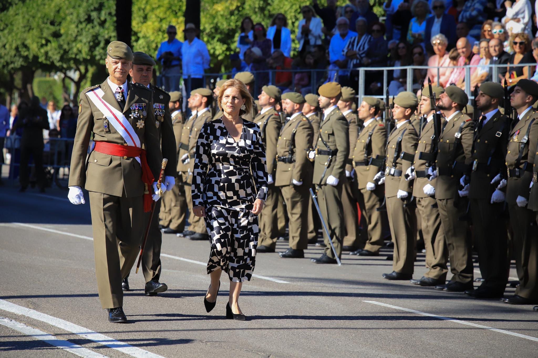 María José García-Pelayo, alcaldesa de Jerez, junto al subdelegado de Defensa en Cádiz, el coronel Ángel Javier Umbría Baspino María José García-Pelayo, alcaldesa de Jerez, junto al subdelegado de Defensa en Cádiz, el coronel Ángel Javier Umbría Baspino