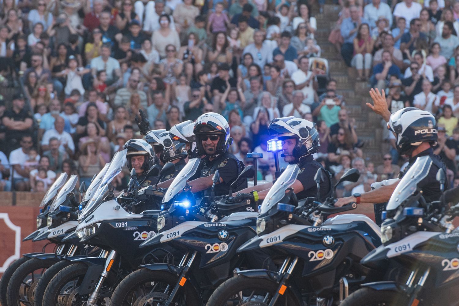 Demostración de operativas de la Policía Nacional en la Maestranza de Sevilla