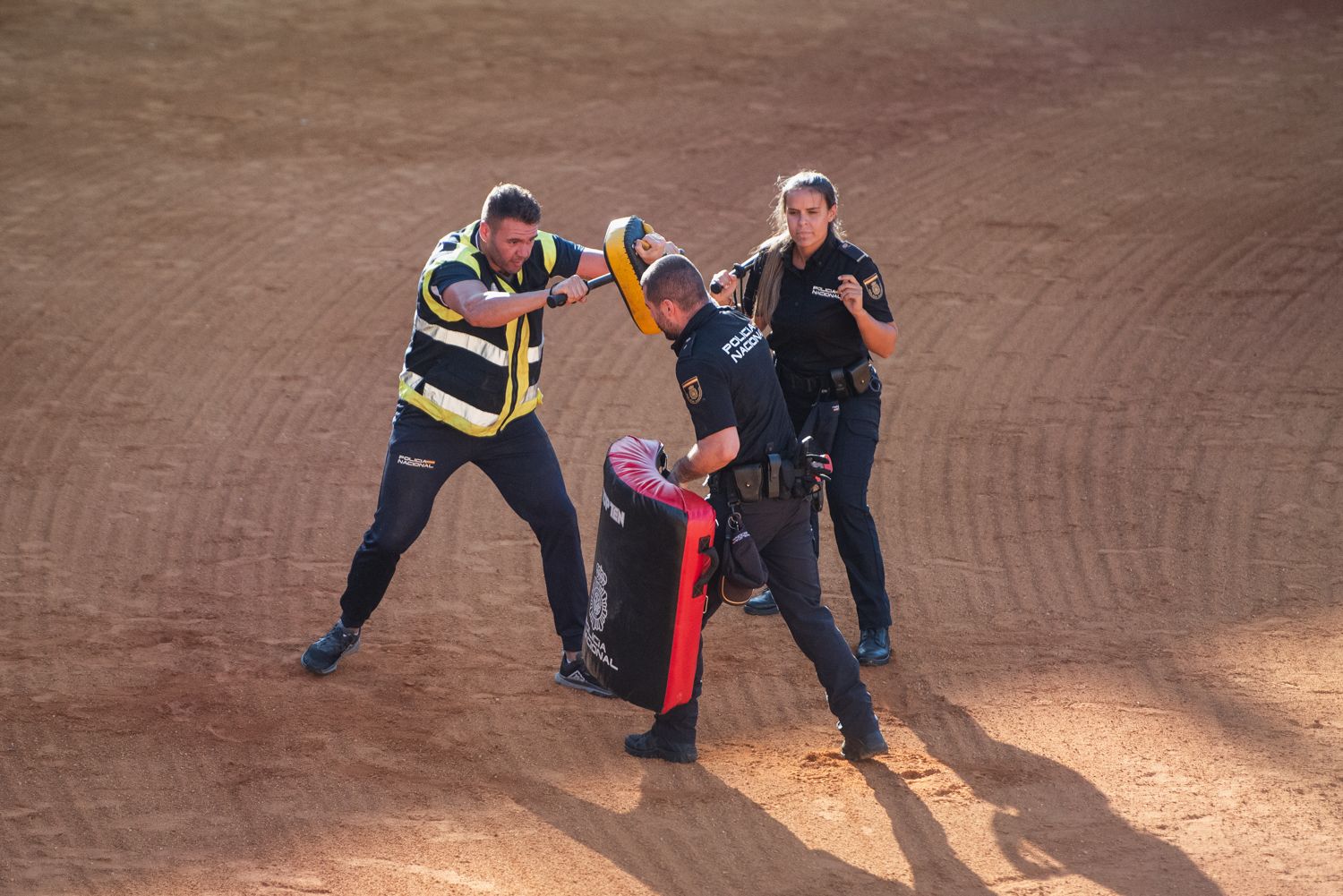 Demostración de operativas de la Policía Nacional en la Maestranza de Sevilla