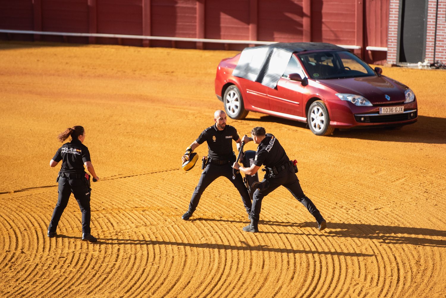 Demostración de operativas de la Policía Nacional en la Maestranza de Sevilla
