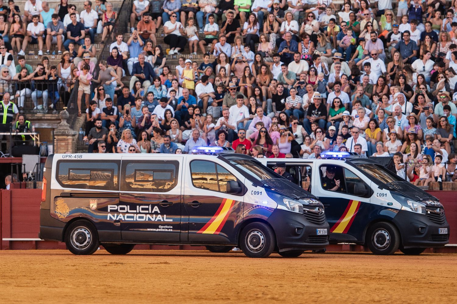 Demostración de operativas de la Policía Nacional en la Maestranza de Sevilla