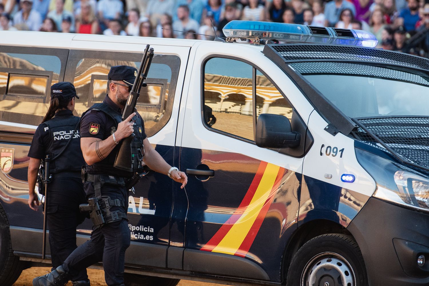 Demostración de operativas de la Policía Nacional en la Maestranza de Sevilla
