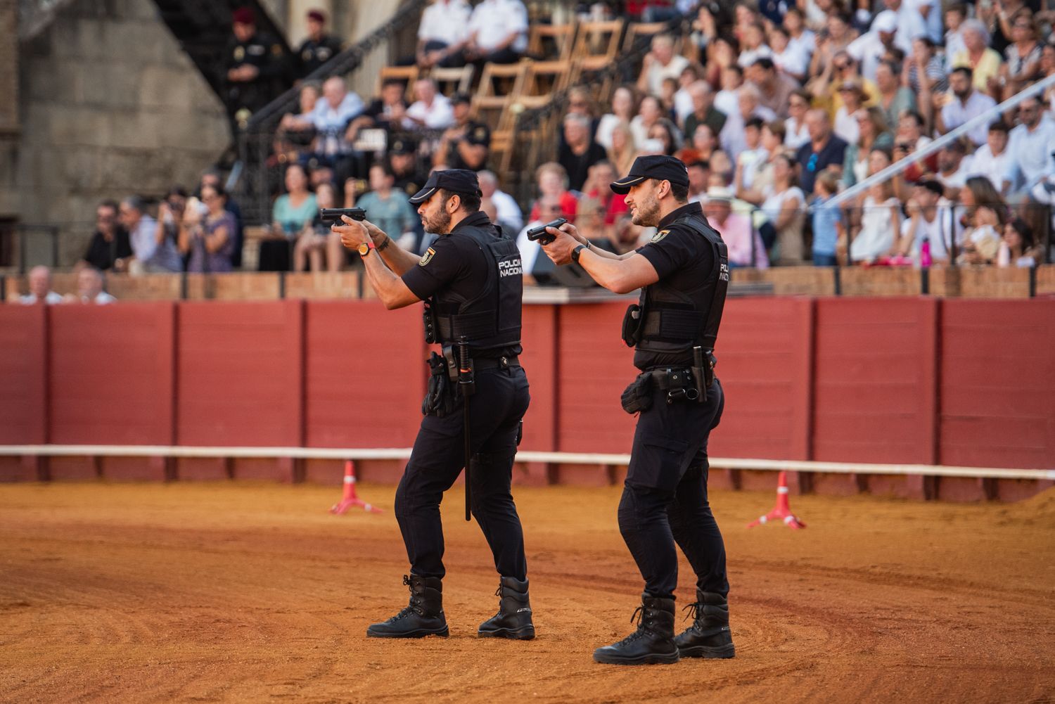Demostración de operativas de la Policía Nacional en la Maestranza de Sevilla