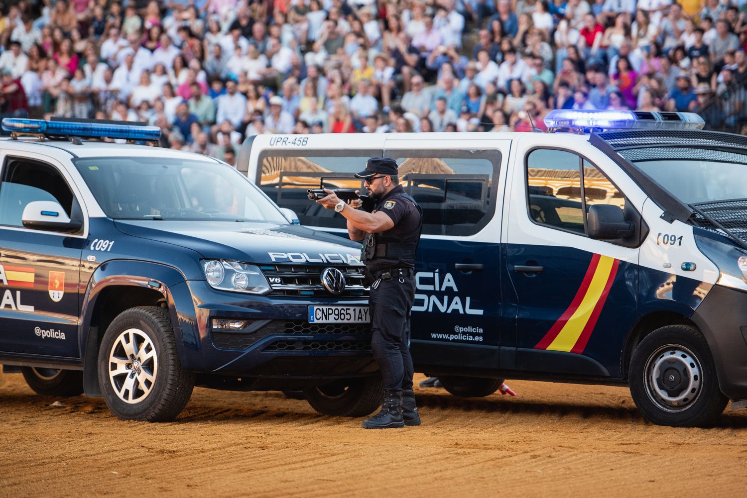 Demostración de operativas de la Policía Nacional en la Maestranza de Sevilla