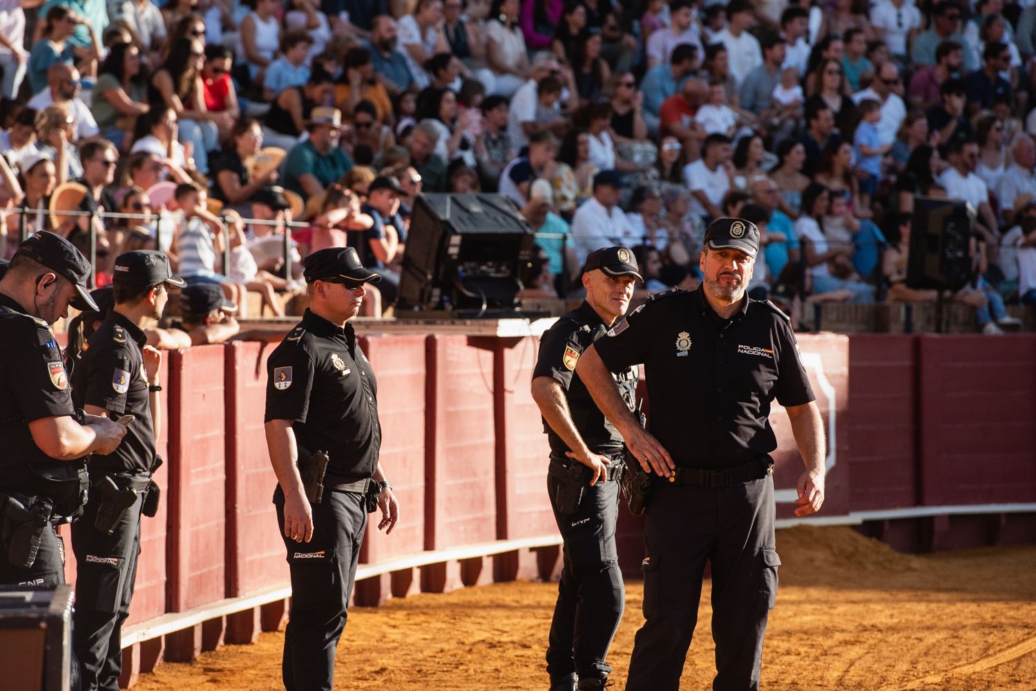 Demostración de operativas de la Policía Nacional en la Maestranza de Sevilla